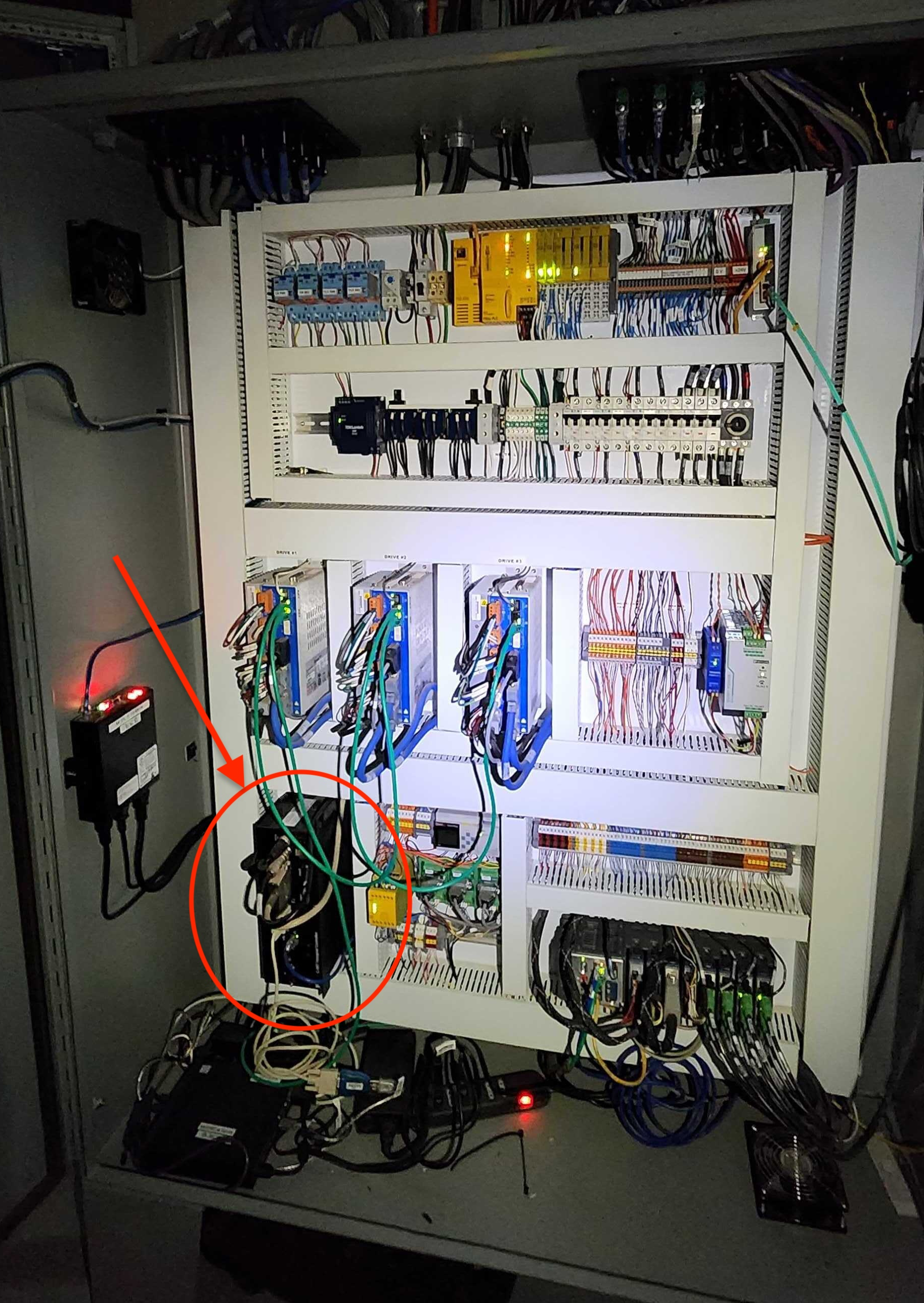 ../../../_images/main_cabinet_inside.png