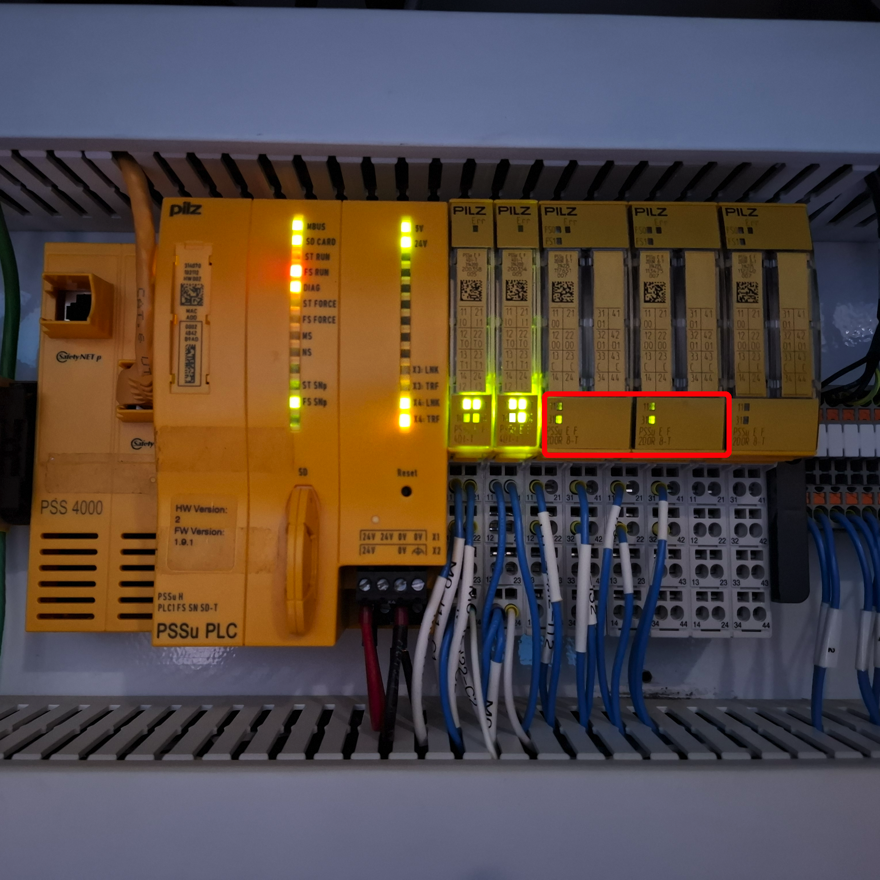 ../../../_images/pilz-controller-status.png