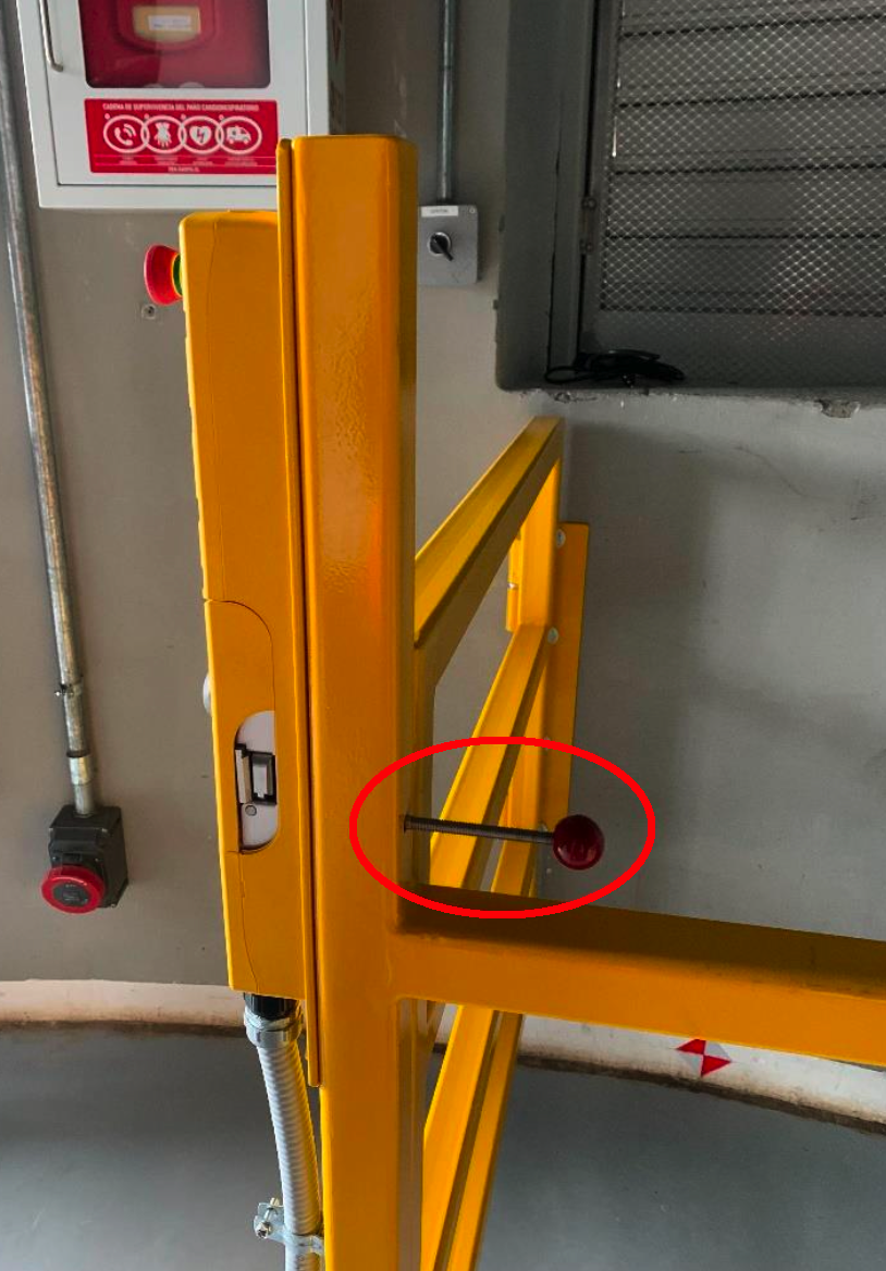 ../../_images/emergency-release-mechanism.png