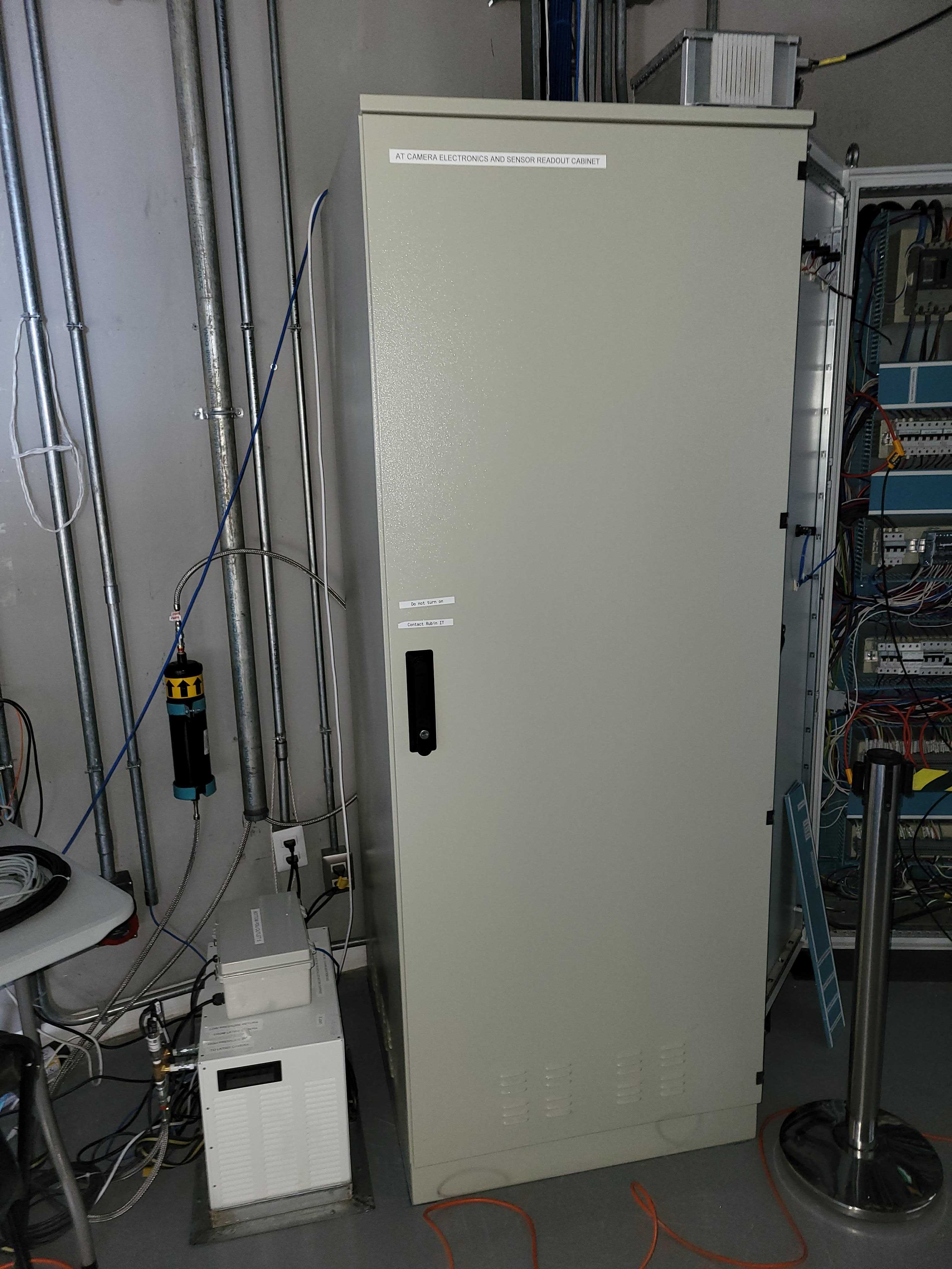 ../../../_images/Electronics_cabinet.jpg